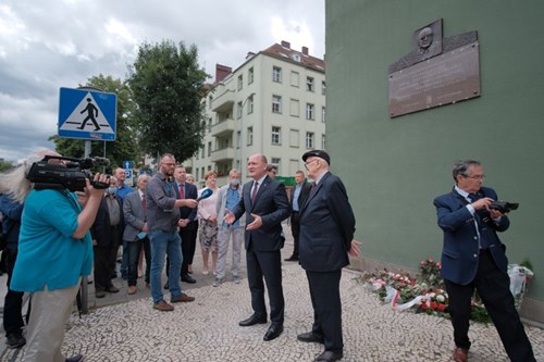 Odsłonięcie tablicy Piotra Zaremby