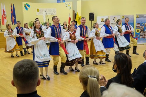 Występ Zespołu Pieśni i Tańca Ziemi Szczecińskiej "Krąg" podczas finału dyktanda kaszubskiego