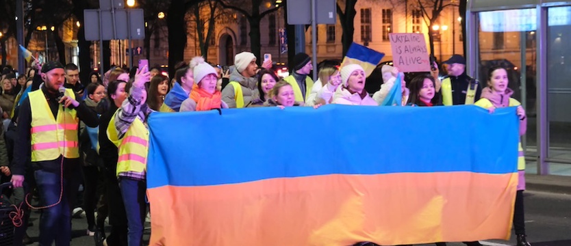 Pamięci ofiar „walki ze złem absolutnym”. Na pl. Solidarności – barwy Ukrainy