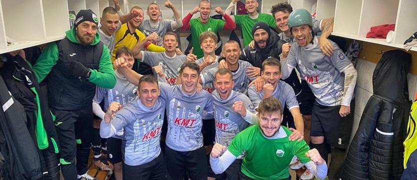 Piłka nożna. Ina płynie dalej