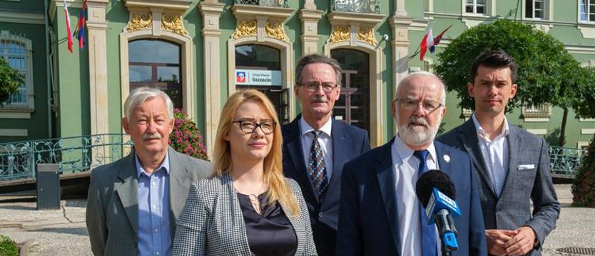 PiS bojkotuje sesję. Medale i tytuły