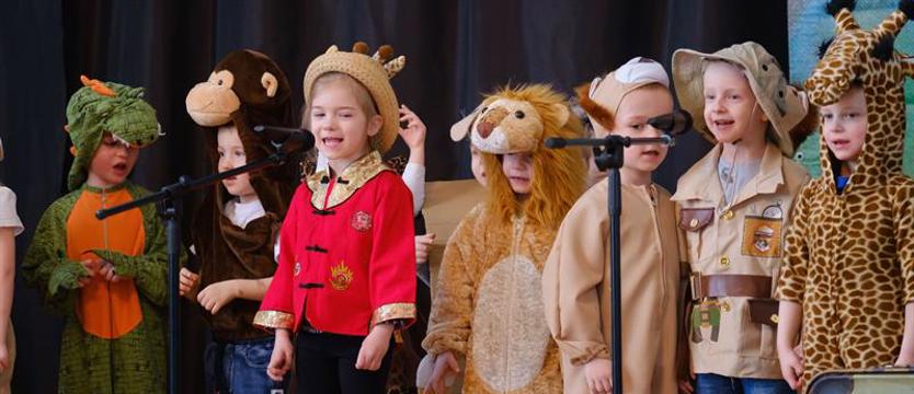 Ze śpiewem i tańcem za pan brat