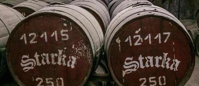 „Sieć Dino chce Starkę”. Waży się przyszłość znanej fabryki wódki