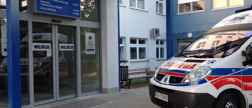 Pomaga pierwszy szpital