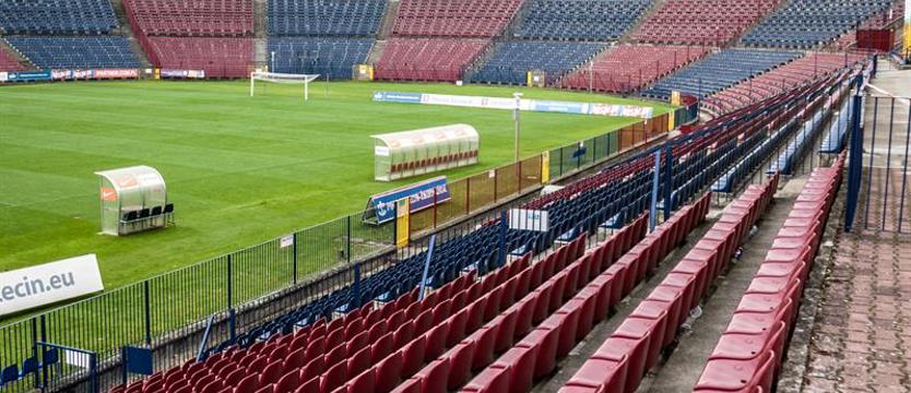 Piłka nożna. Stadiony oblegane tylko po otwarciu