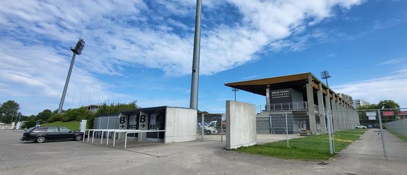 Piłka nożna. Wymienili murawę na kołobrzeskim stadionie