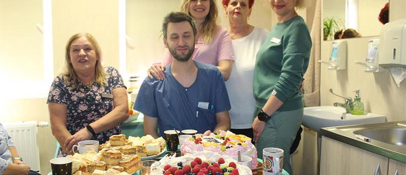 Pielęgniarka na medal. Odchodzi, ale... jeszcze trochę zostanie