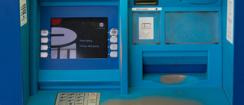 Więcej bankomatów nad morzem