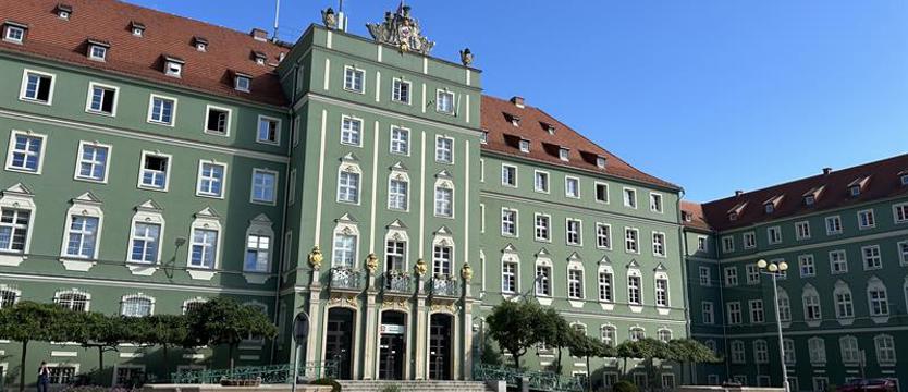 W środę sesja Rady Miasta. Budżet, sprzedaż działki w centrum, migranci