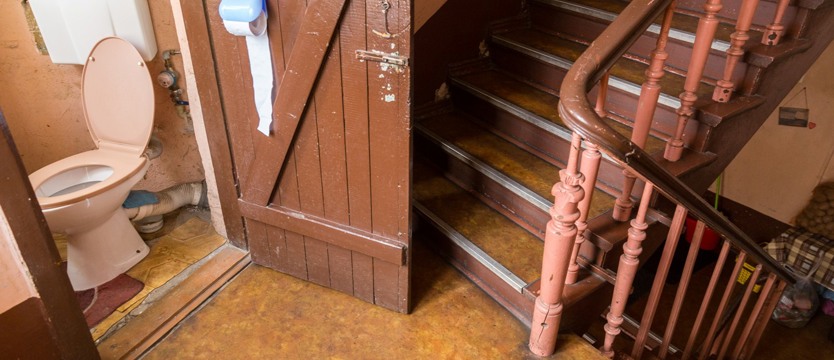 Bez prądu i kanalizacji – tak żyje ok. 5,5 mln Polaków