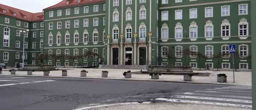 MON: Uporządkować honorowe obywatelstwa