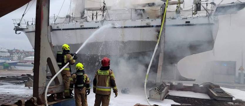 Pożar jachtu w kołobrzeskiej stoczni