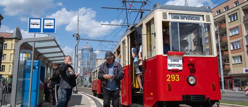 W lipcu i sierpniu zwiedzaj Szczecin historycznym tramwajem