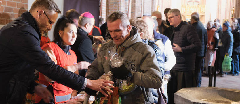 Z myślą o ubogich. Wielkanocne dary w szczecińskiej bazylice