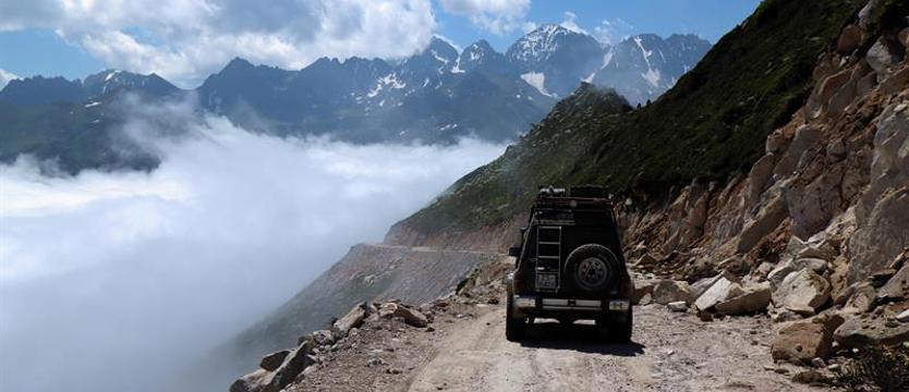 Droga poza zasięgiem. Ich dwoje, Jimi i przenikanie światów