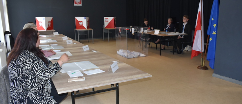 W Starej Dąbrowie trwa referendum. Chcą odwołać wójta