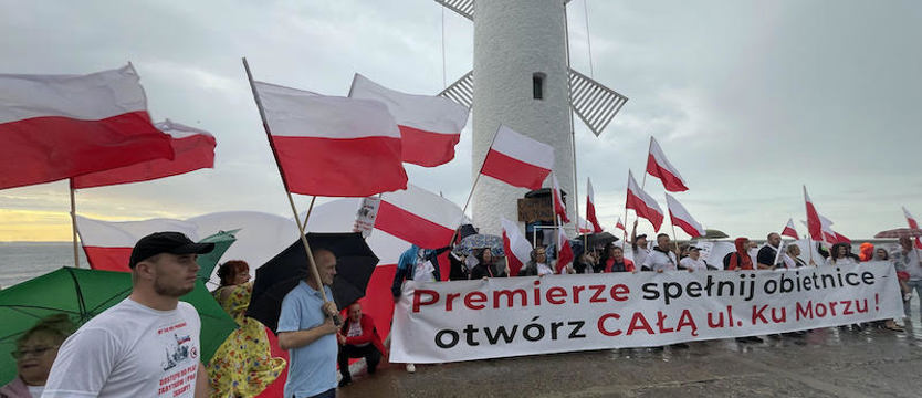 Protestowali pod Wiatrakiem. Krzyczeli: „Premierze! Otwórz całą ul. Ku Morzu!”