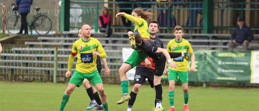 Piłka nożna. Siódma z rzędu wygrana Kluczevii, pierwsze zwycięstwo Hutnika