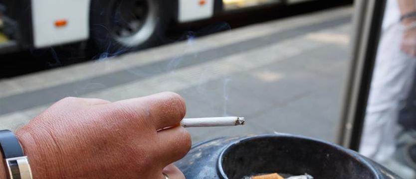 Zakaz palenia nie wszędzie respektowany