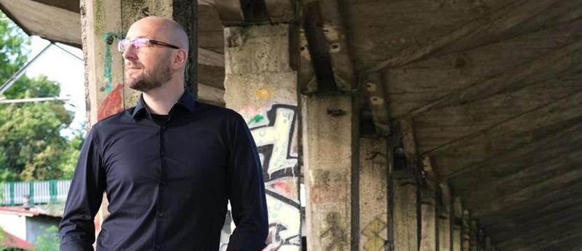 Tworzy mroczne historie, ale nie jest ponurakiem