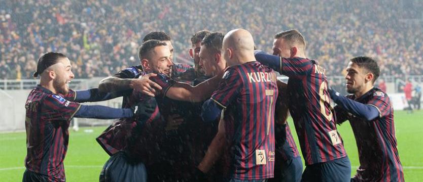 Piłka nożna. Pogoń najefektowniej od czterech sezonów