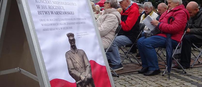 Pieśni i piosenki patriotyczne na placu Lotników