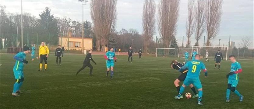 Piłka nożna. Zimowe zmagania z „Kurierem"