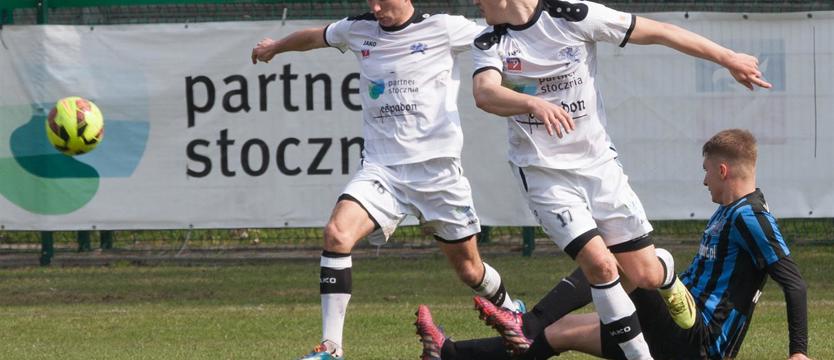 Piłka nożna. Świt z pucharem