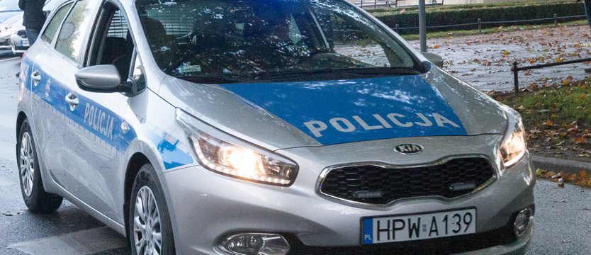 Ewakuacja i kontrole po serii alarmów bombowych