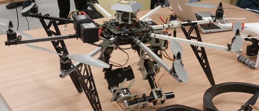 Drony modne, drony nieprzewidywalne