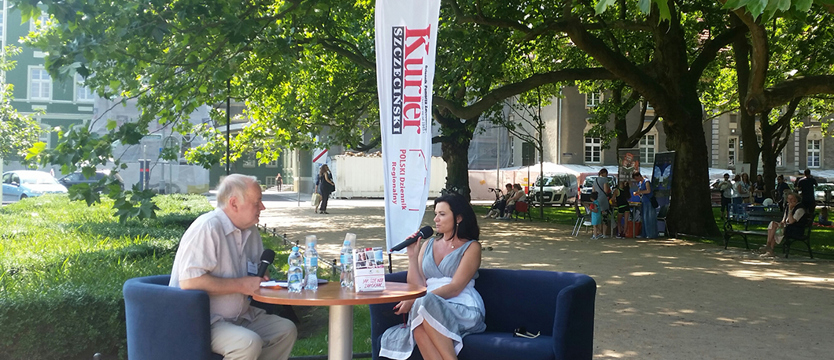 Plener z książką trwa