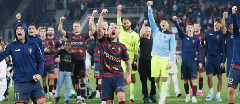 Piłka nożna. Pogoń z Lechem na szczycie