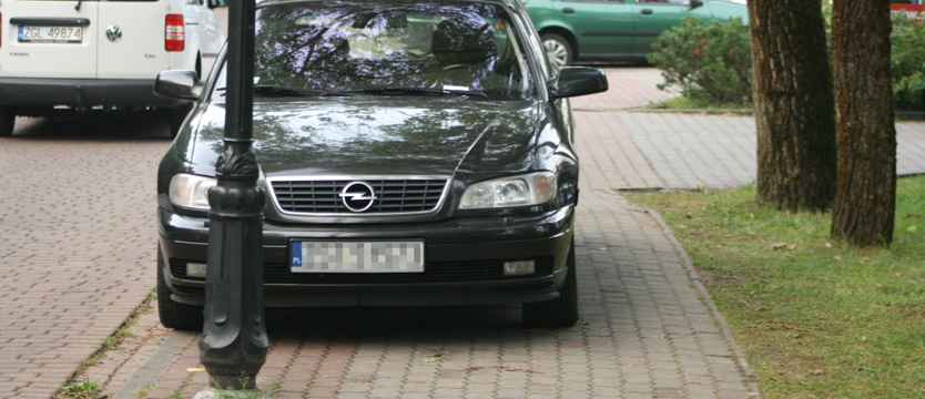 Kolejny „miszcz” parkowania