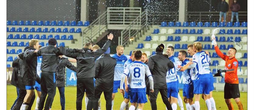 Piłka nożna. Kotwica - Siarka 2:2