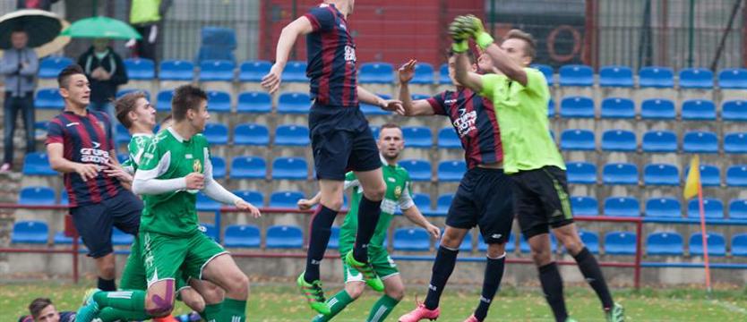 Piłka nożna. Pogoń na trzech frontach (1)