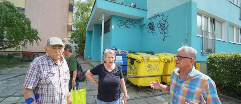 Problem z odbiorem odpadów na ul. Dunikowskiego. Sytuacja jest i patowa, i patologiczna