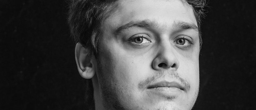 Uznany artysta z etatem w Szczecinie. To on wyreżyserował słynny spektakl „Mein Kampf”