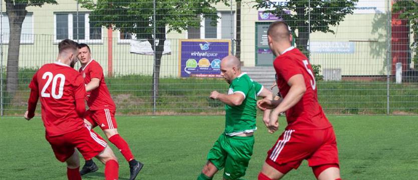 Piłka nożna. Dzień Hutnika w Klasie Okręgowej