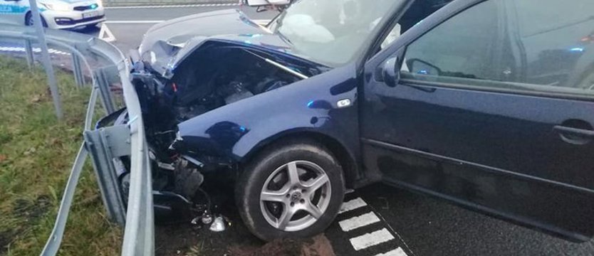 Zderzenie autobusu z samochodem na węźle Motaniec