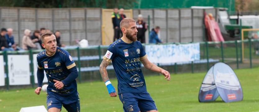 Piłka nożna. Wyjazdowy remis Świtu, III-ligowego lidera