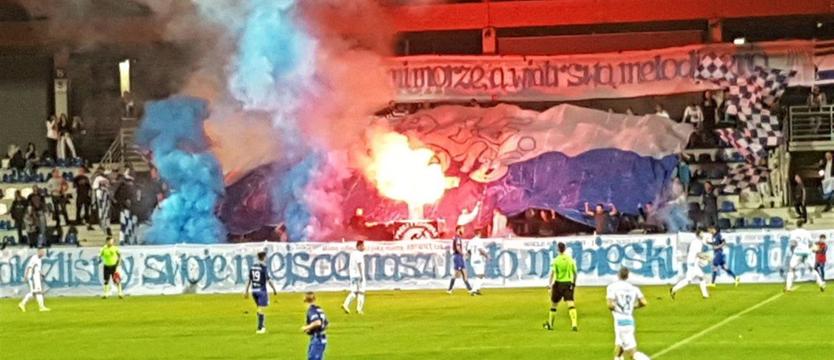 Piłka nożna. Przewaga dwóch piłkarzy to za mało