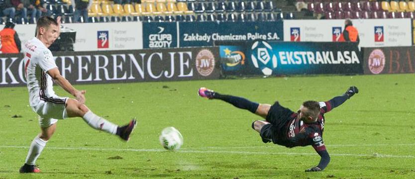 Piłka nożna. Skrzydłowi robią różnicę