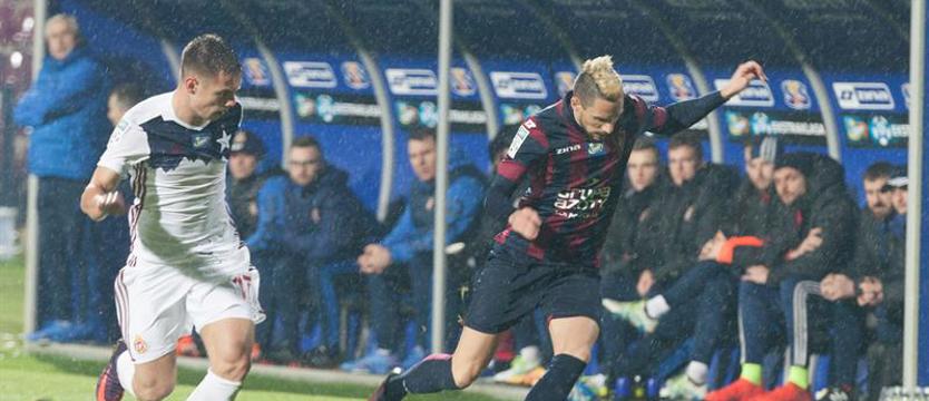 Piłka nożna. W Kielcach pojedynek skrzydłowych