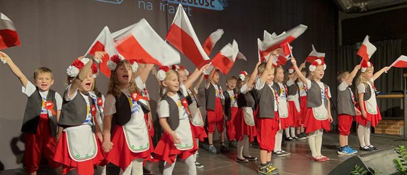 Przedszkolaki z „Żagielka” w Święto Niepodległości