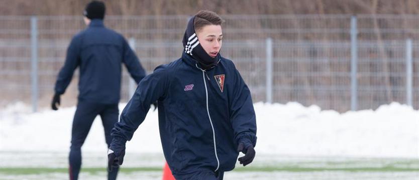 Piłka nożna. 12 absolwentów piłkarskiego gimnazjum