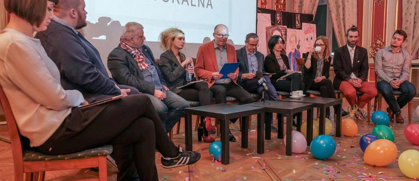 13 Muz niech chce być tylko galerią 