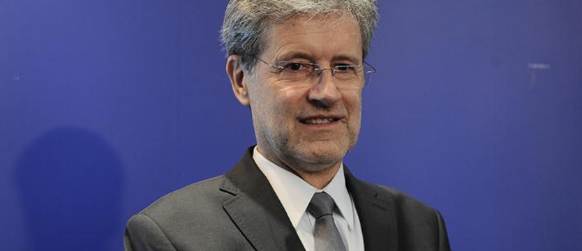 Mync odchodzi, ale zostaje