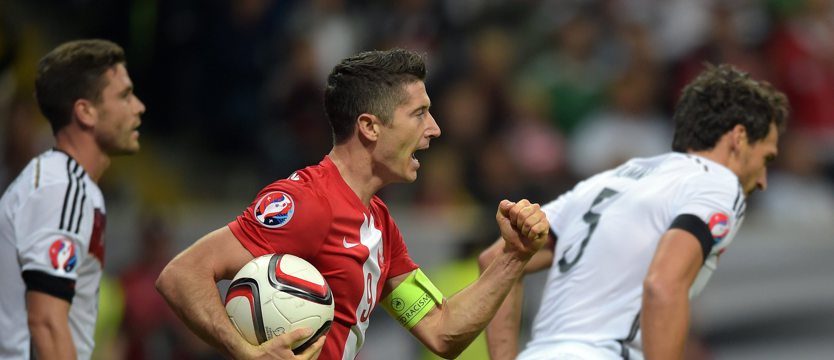 Piłka nożna. Niemcy o dwie bramki lepsi (FILMY)