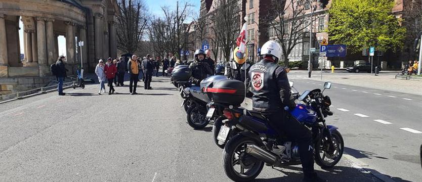 Moto-Zające w świątecznej trasie. Z niespodziankami do najmłodszych