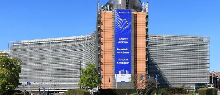 KE nie kupi 100 mln dodatkowych szczepionek od firmy AstraZeneca